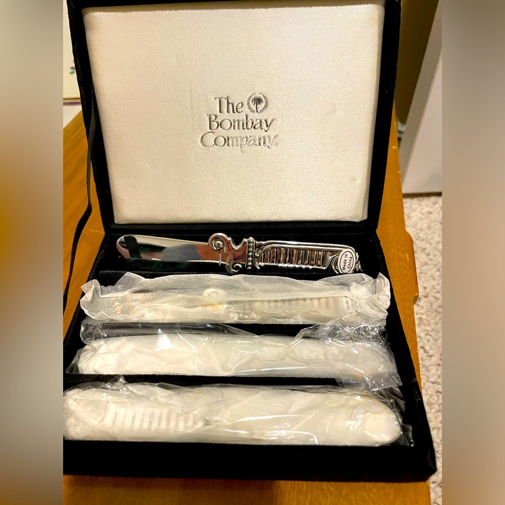 Set of 4 Bombay Co stainless steel cheese spreader knives